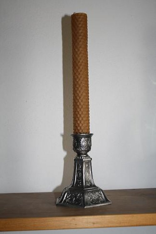 Svícen šestihranný