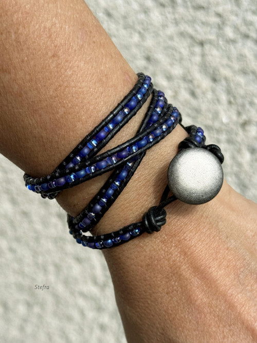 Sapphire - korálkovokožený wrap náramek