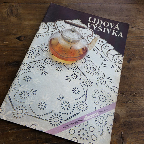 Lidová výšivka ... MONA