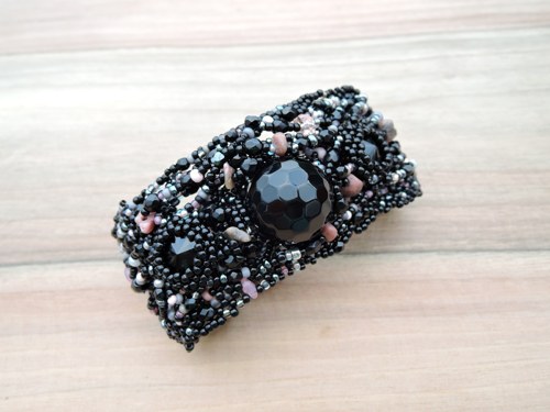 Šitý náramek Teorie chaosu s onyxem a Swarovski
