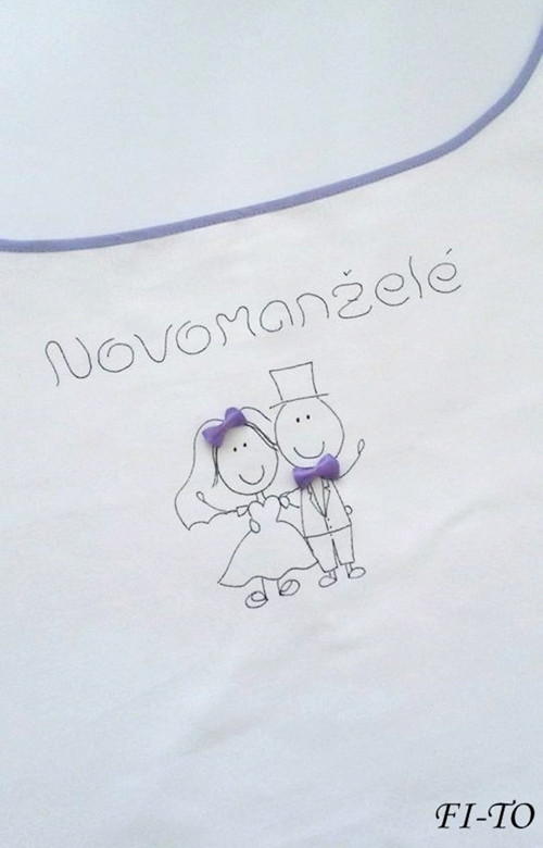 Bryndák pro novomanžele mávající