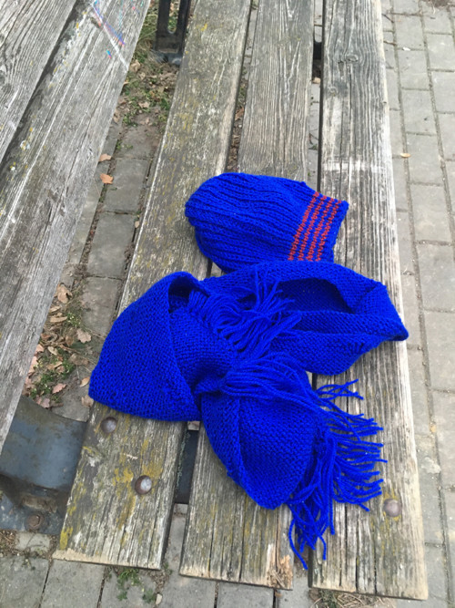 ČEPICE/BARET A ŠÁLA V KRÁLOVSKÉ MODRÉ-výprodej
