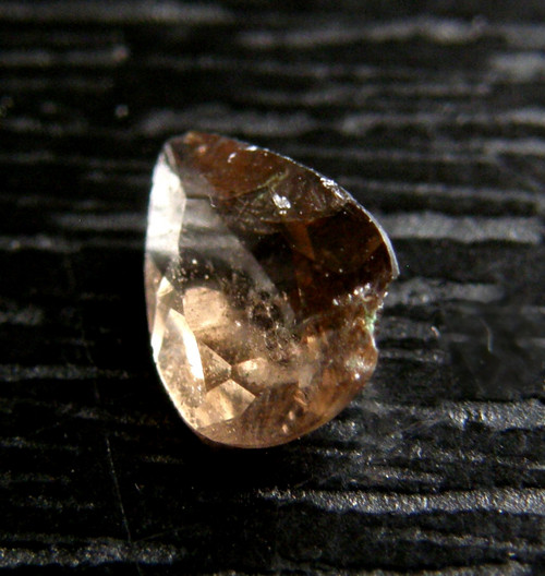 Spinel - broušený kousek do šperku