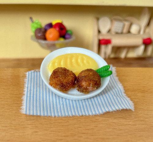 Karbanátek, okurek, bramborová kaše — foto 1