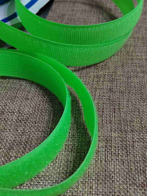 Suchý zip háček + plyš šíře 20 mm středně zelený