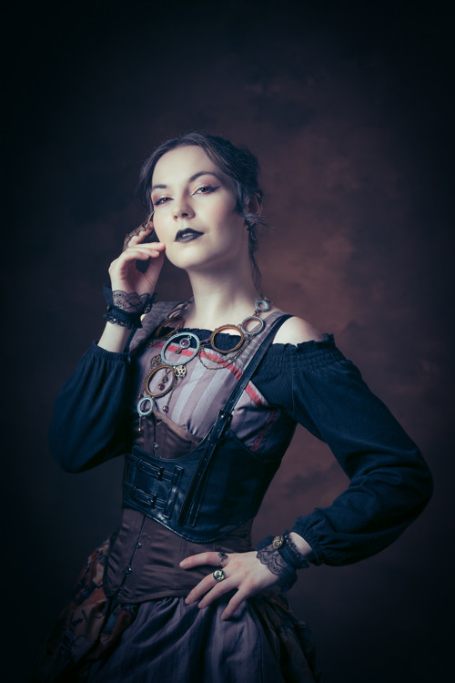 Inventor's Wife - šitý náhrdelník, Swarovski
