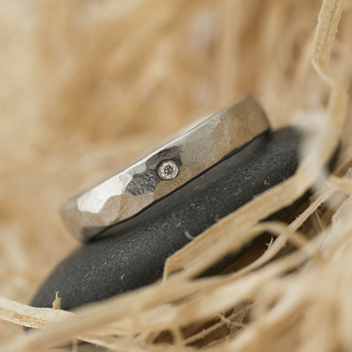 Kovaný nerezový prsten Natura + diamant