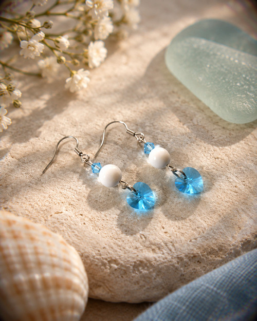 Náušnice - Swarovski srdíčka a lasturová perla — foto 1