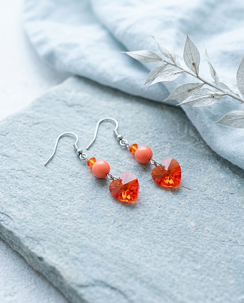 Náušnice - Swarovski srdíčka a oranžový korál