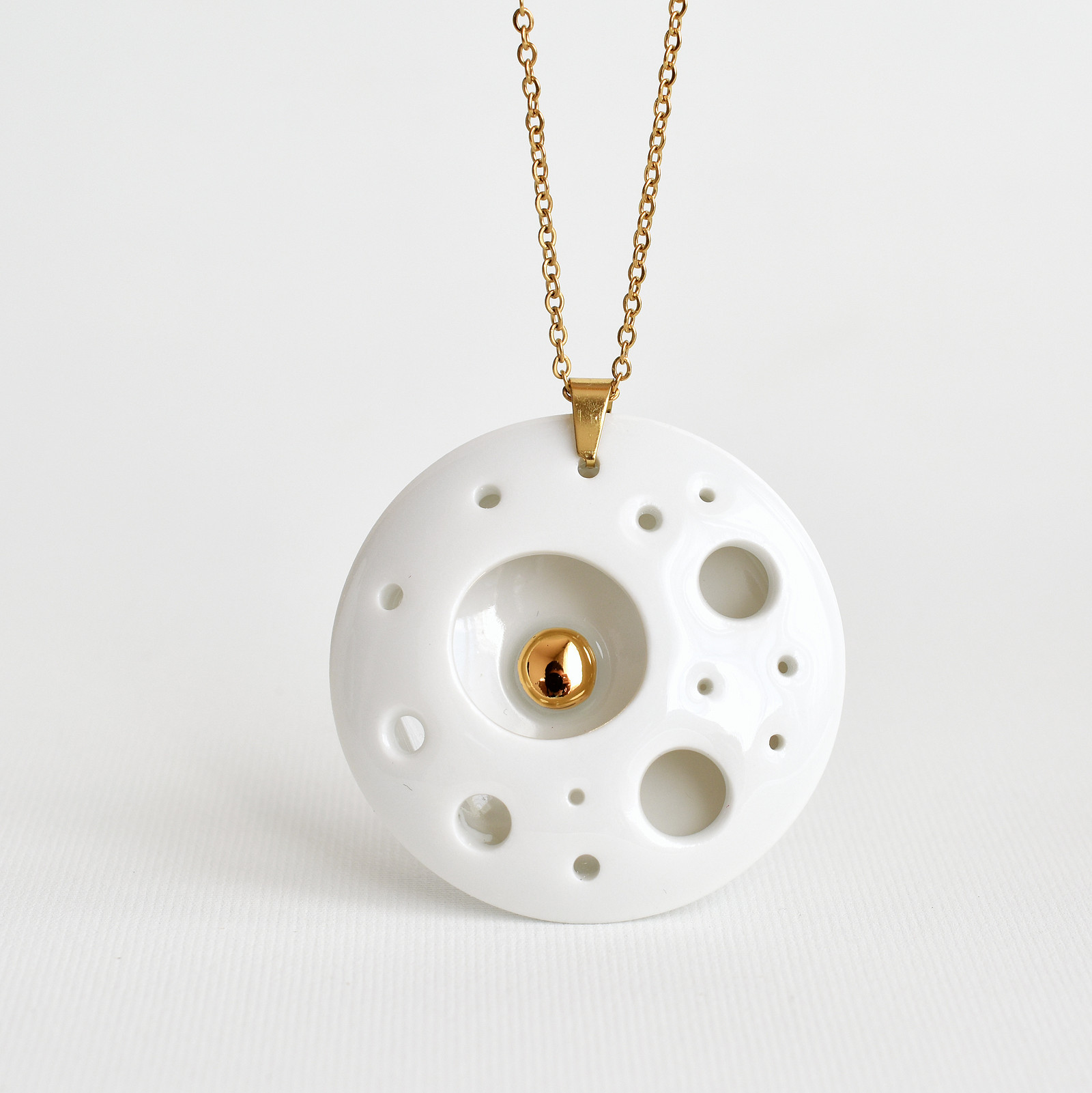 Porcelánový náhrdelník Moon se zlatem