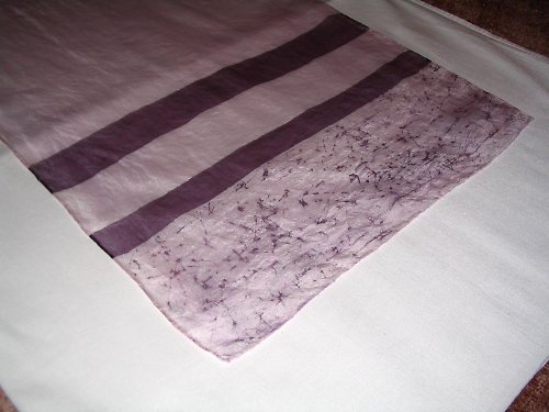 Fialová hedvábná šála — foto 2
