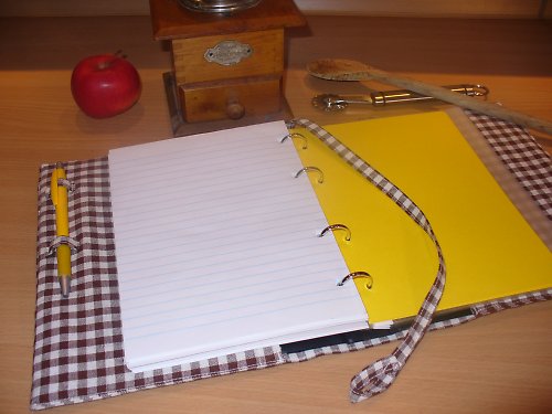 Kroužkový zápisník A5 na recepty. — foto 2