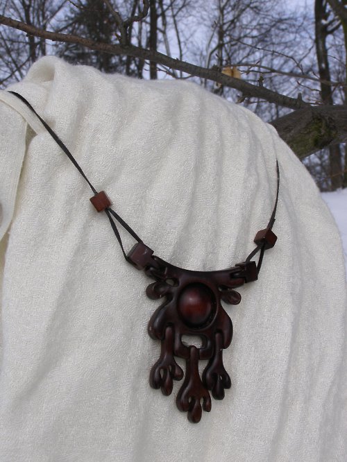 Dřevěný talisman — foto 3