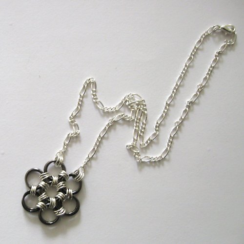 Antracitový květ — foto 3