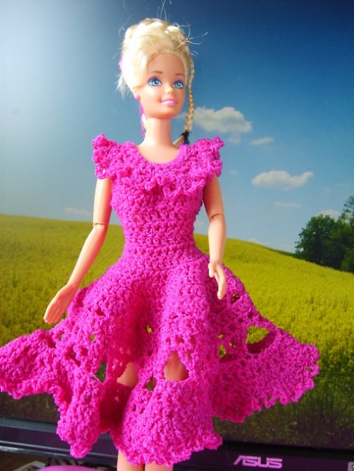 Růžové šaty pro Barbie — foto 2