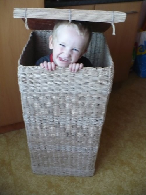 Koš na prádlo umotaný na přání — foto 2