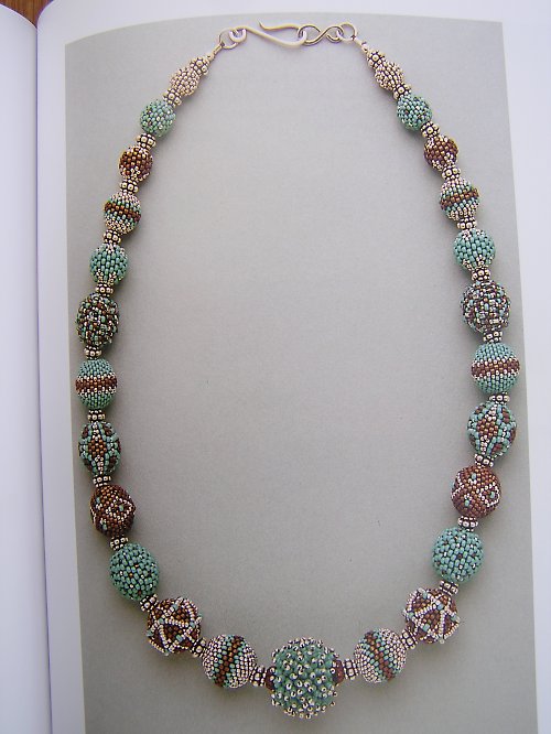 Kniha - 500 BEADED OBJECTS — foto 2