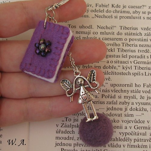 Záložka do knihy s miniaturní knížkou (fialová) — foto 3