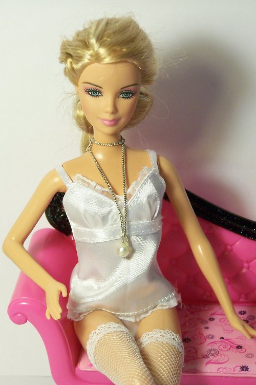 Bílé luxusní prádlo pro Barbie — foto 4