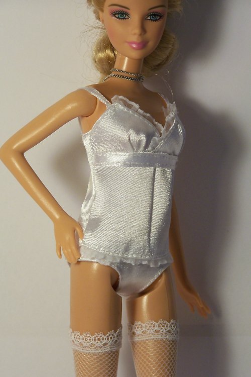 Bílé luxusní prádlo pro Barbie — foto 5
