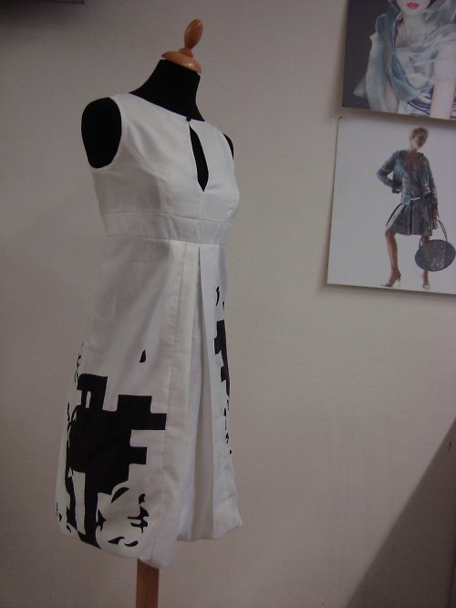W- project SKULL Šaty — foto 2
