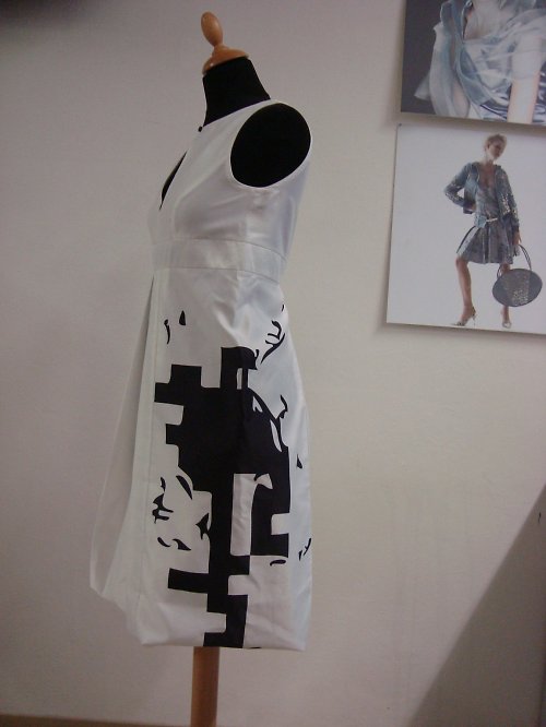 W- project SKULL Šaty — foto 3