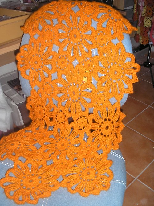 Šála zářivě oranžová — foto 2