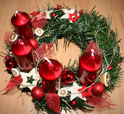 Adventní věneček červenobílý — foto 2