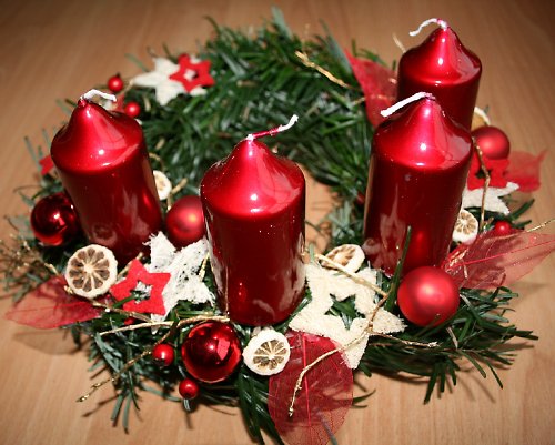Adventní věneček červenobílý — foto 3