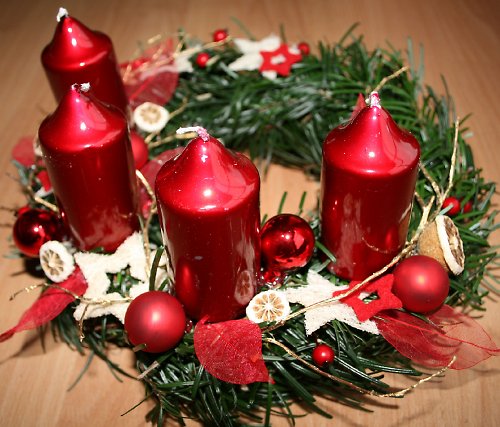 Adventní věneček červenobílý — foto 4