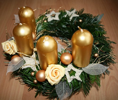 Adventní věneček zlatobílý — foto 2