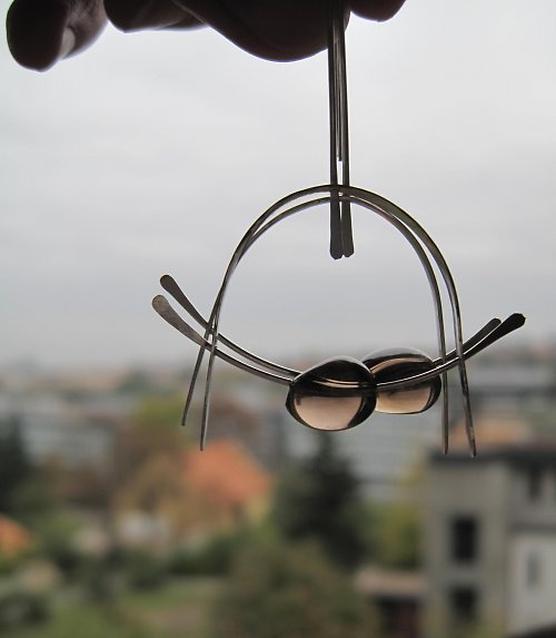Záhněda na houpačce — foto 3
