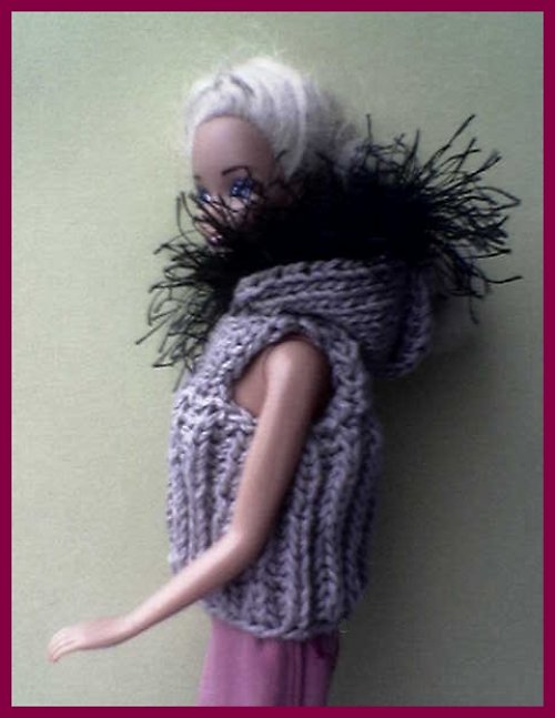 Béžová vesta s kapucí pro Barbie — foto 2