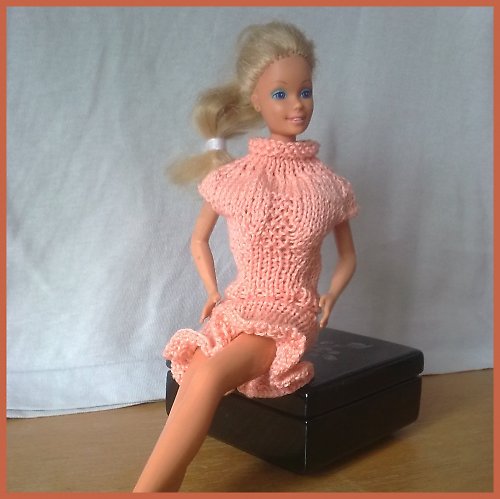 Lososový kostýmek pro Barbie — foto 3