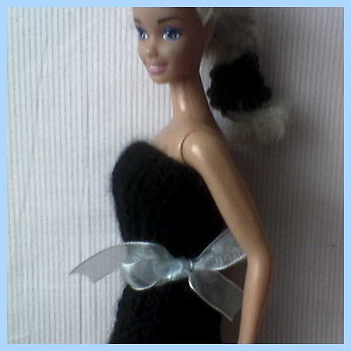Černé šatičky s páskem pro Barbie — foto 4