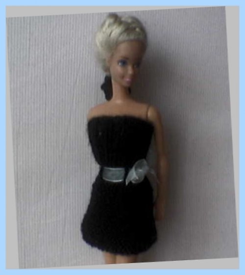 Černé šatičky s páskem pro Barbie — foto 6