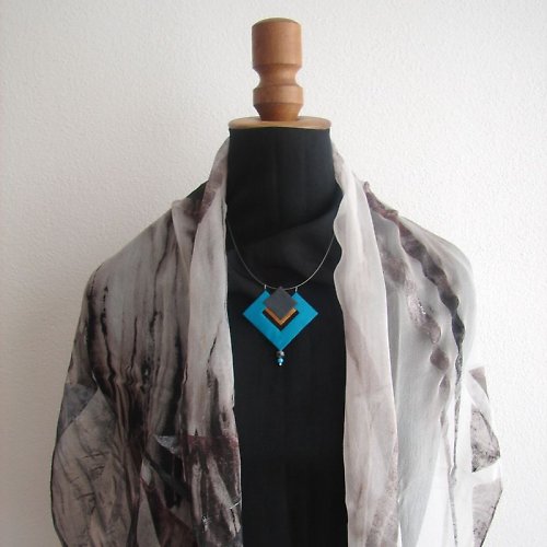 Hedvábný šperk — foto 2