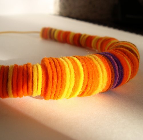 Náhrdelník plstěný slunečný — foto 3