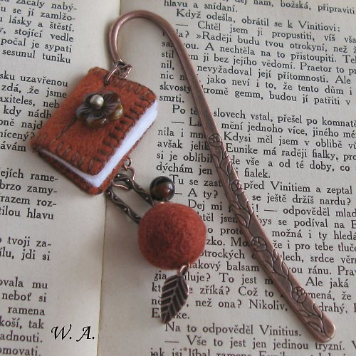 Záložka do knihy s miniaturní knížkou — foto 3