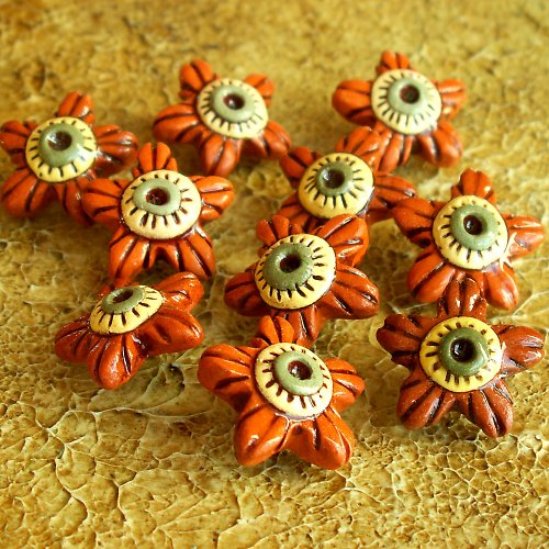 Knoflík - červenožlutá hvězdička — foto 2