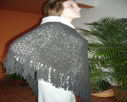 Černé jarní pončo — foto 2