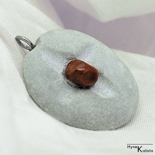 Oblázkový kamený křížek a topaz - Eminence — foto 3