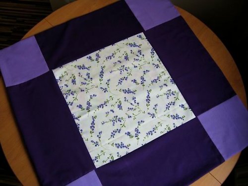 Levandulový patchworkový ubrus 75x75 — foto 6