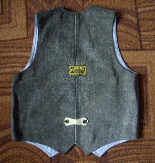 Chlapecká černá riflová vesta — foto 2