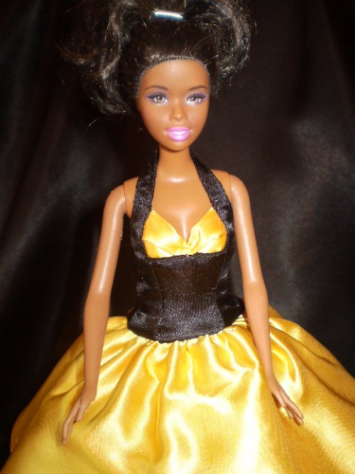 Žluto-černé šatičky na barbie — foto 2