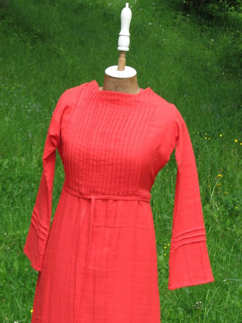 Červené šaty — foto 2