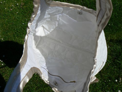 Bílá, elegantní — foto 3