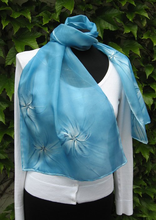 EVEMODE - hedvábný šál "Azure flower" — foto 3