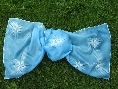 EVEMODE - hedvábný šál "Azure flower" — foto 6