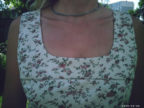 Letní pouzdrové šaty — foto 2